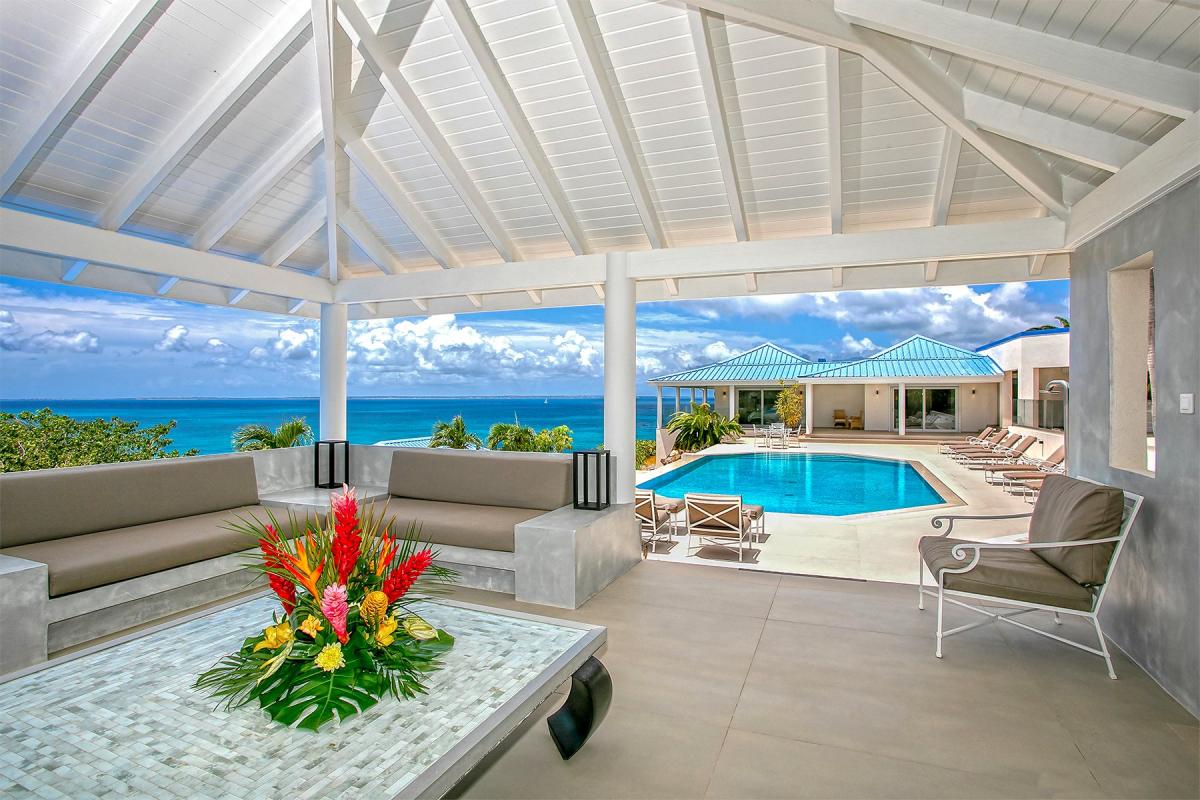 Luxury Villa Rental St Martin - Outdoor seating area